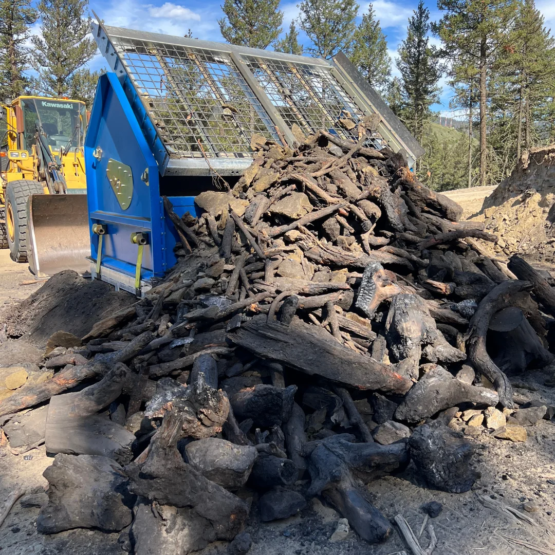 SLG 108 Grizzly screener in action