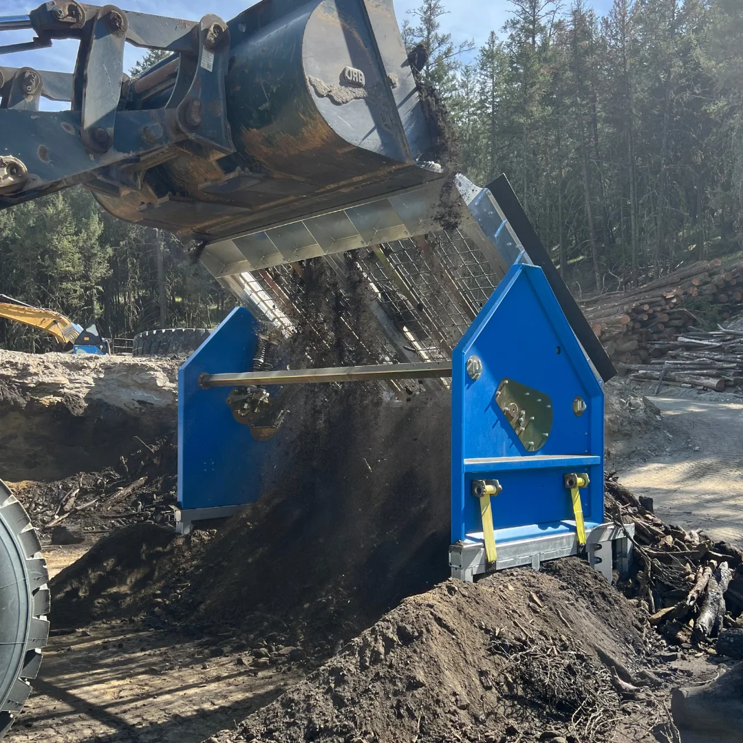 SLG 108 Grizzly screener in action